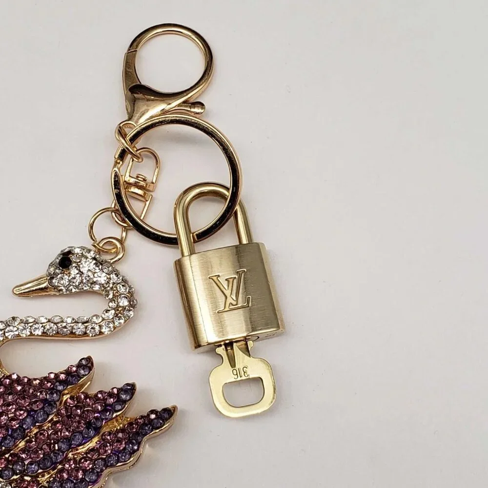 Louis Vuitton Lock & Key with unbranded Swan Bagcharm, Keycharm - Picture 6 of 7